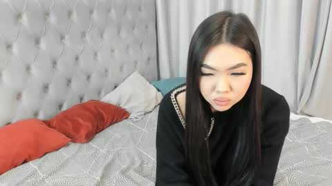 Vella online show from March 5, 6:50 pm