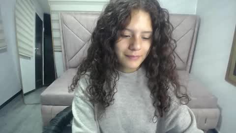 velvet_moon_v online show from September 29, 1:10 pm