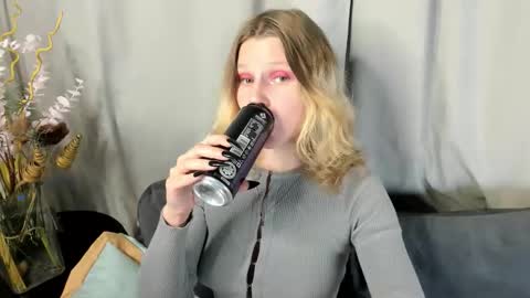 velvet_peach_ online show from November 6, 12:08 pm