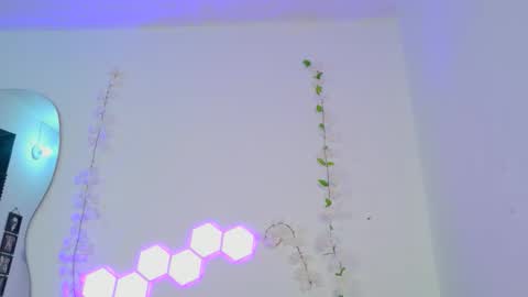 velvetvibes_ online show from April 22, 4:30 am