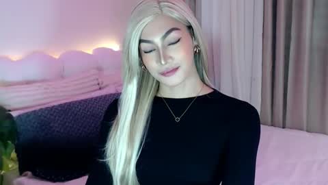 Venus Sunrise Bombshell online show from April 25, 2:14 am