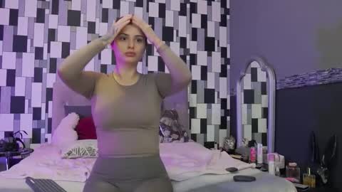 venusinylons online show from November 12, 10:17 am