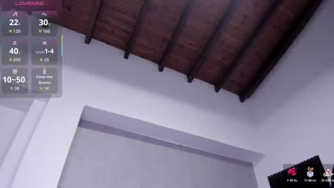 venuss09 online show from October 9, 10:15 pm