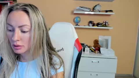 Snapshot of veola_new chatting on February 23, 3:45 am Violetta  online show from February 23, 3:45 am