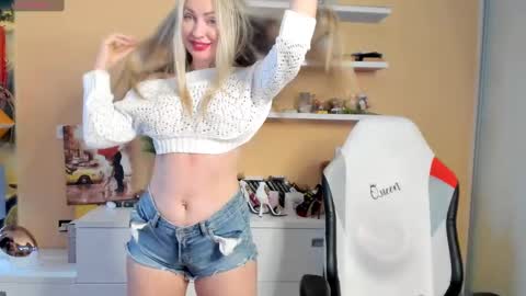 Snapshot of veola_new chatting on March 12, 6:29 am Violetta  online show from March 12, 6:29 am