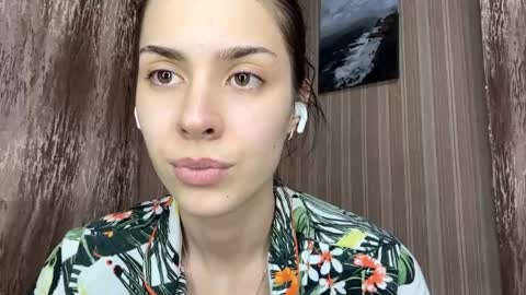 Ayla online show from April 19, 1:23 pm