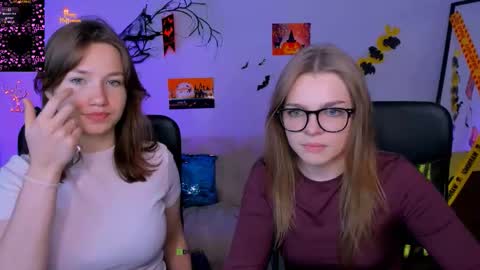 Snapshot of veronica_bubble chatting on October 28, 8:21 pm Ronni online show from October 28, 8:21 pm