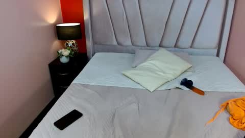 Veronica Robles online show from November 15, 7:04 pm