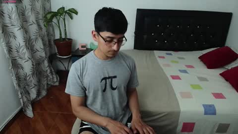 versatileguuy online show from September 17, 2:15 am