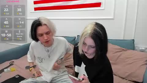 veryraretwins online show from June 18, 7:52 pm