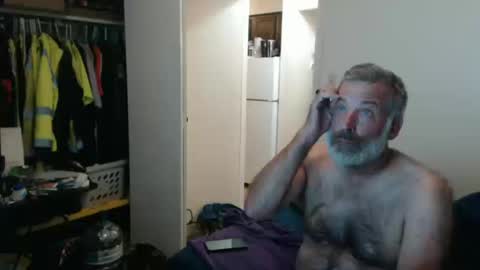 Snapshot of veryveryhairmanindenver chatting on October 17, 12:14 am hairy man online show from October 17, 12:14 am