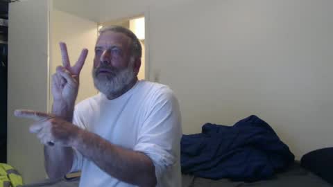 Snapshot of veryveryhairmanindenver chatting on January 20, 12:46 am hairy man online show from January 20, 12:46 am