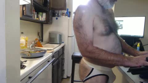 Snapshot of veryveryhairmanindenver chatting on September 17, 12:47 am hairy man online show from September 17, 12:47 am