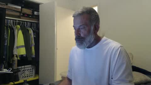 Snapshot of veryveryhairmanindenver chatting on January 27, 12:54 am hairy man online show from January 27, 12:54 am