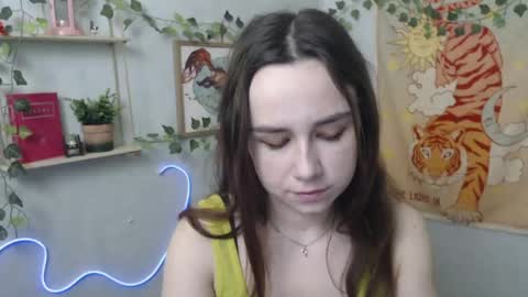 veryveryvery_shy online show from April 22, 5:47 am