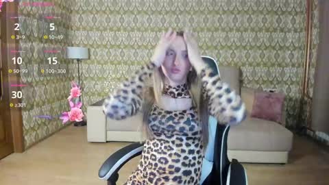 vi_luxxxy online show from May 13, 1:48 am