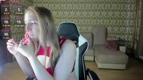 vi_luxxxy online show from May 17, 1:48 am