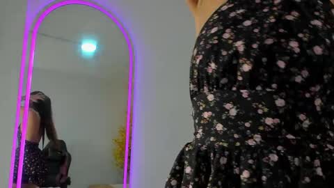 Vi  online show from April 8, 7:17 pm