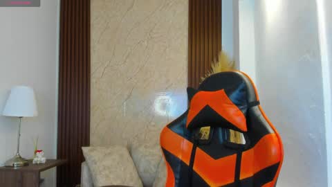 Vi  online show from April 4, 7:10 pm