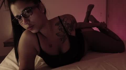 Vicky  online show from May 5, 2:40 am