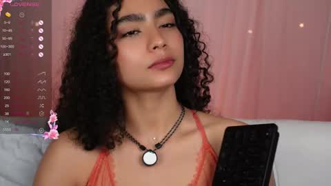 Snapshot of vicky_curly chatting on October 6, 10:49 pm vicky_curly online show from October 6, 10:49 pm
