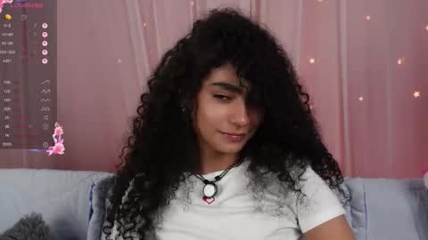 Snapshot of vicky_curly chatting on October 15, 1:09 am vicky_curly online show from October 15, 1:09 am
