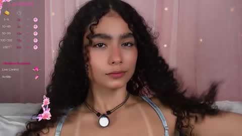 Snapshot of vicky_curly chatting on October 19, 3:55 am vicky_curly online show from October 19, 3:55 am