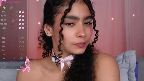 Snapshot of vicky_curly chatting on October 5, 6:33 am vicky_curly online show from October 5, 6:33 am