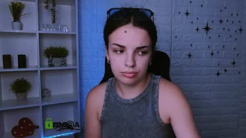 vicky_kim online show from June 25, 11:15 am