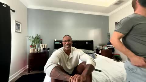 Snapshot of viclowreyx chatting on October 29, 5:04 pm Vic Lowrey online show from October 29, 5:04 pm