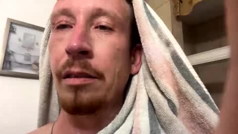 vicrobertson595 online show from April 15, 11:27 pm