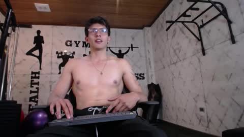 Victor Oliveira online show from April 16, 9:39 pm