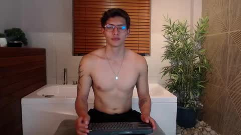 Victor Oliveira online show from April 13, 8:46 pm