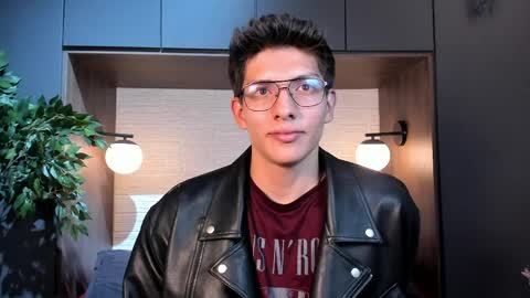 Victor Oliveira online show from April 8, 8:01 pm