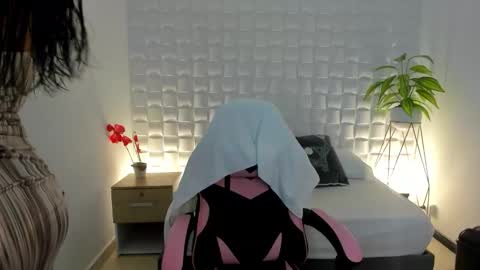 victoria online show from March 3, 8:49 pm