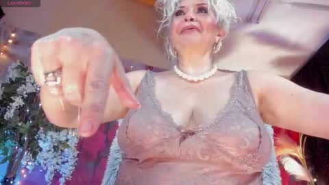 diorvictoria9 online show from January 14, 9:01 pm