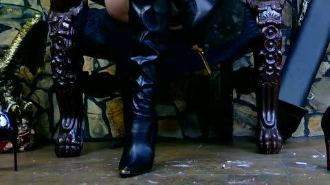 Victoria Heller online show from April 18, 7:43 am