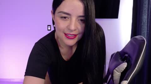 Kim 3 online show from November 5, 8:55 pm