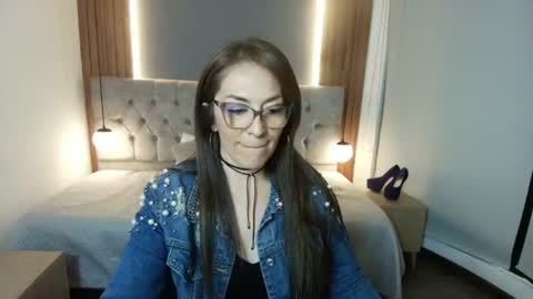 V I C T O R I A online show from July 24, 12:13 pm