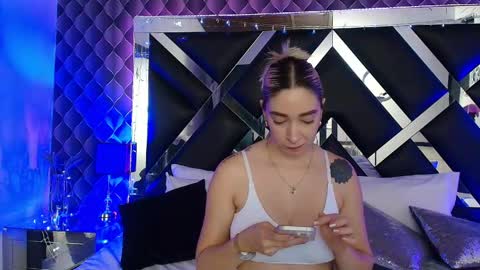 victtoria lee online show from April 21, 1:53 am