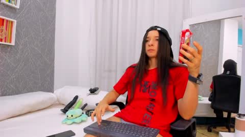 viictoriiasaenz online show from March 29, 4:47 am