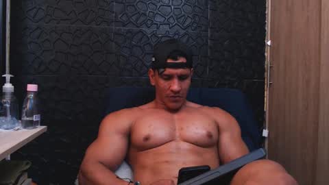 Viktor Herrera online show from November 15, 6:31 pm