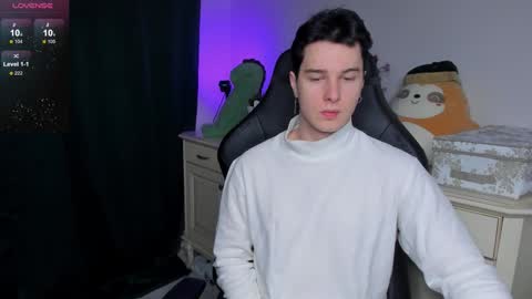 Vincent Strong online show from December 14, 1:45 am