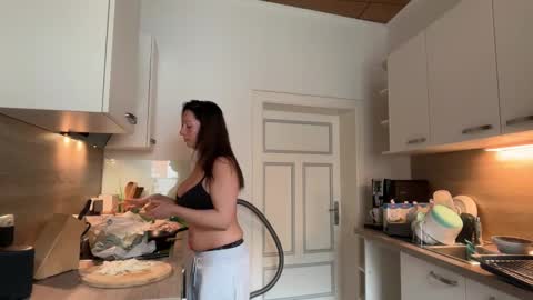 Vio online show from March 25, 10:22 am