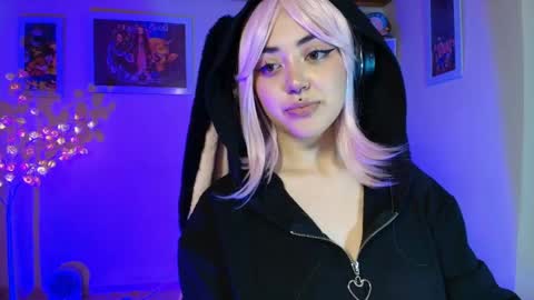 violet online show from May 17, 8:34 am
