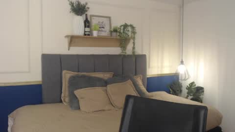 V I O L E T  online show from April 13, 1:59 pm