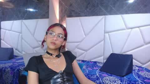 Violet online show from April 4, 11:50 am