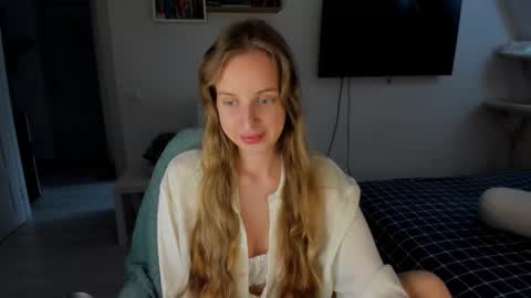 Violet online show from September 20, 1:03 pm
