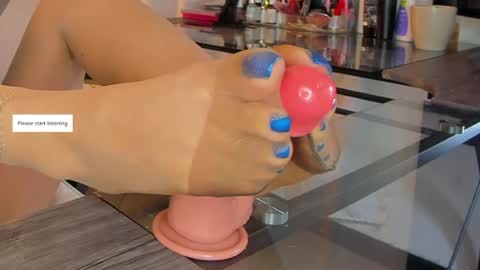 Violet Lii online show from April 9, 1:09 am