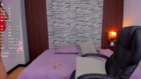 Violet online show from July 27, 8:50 pm